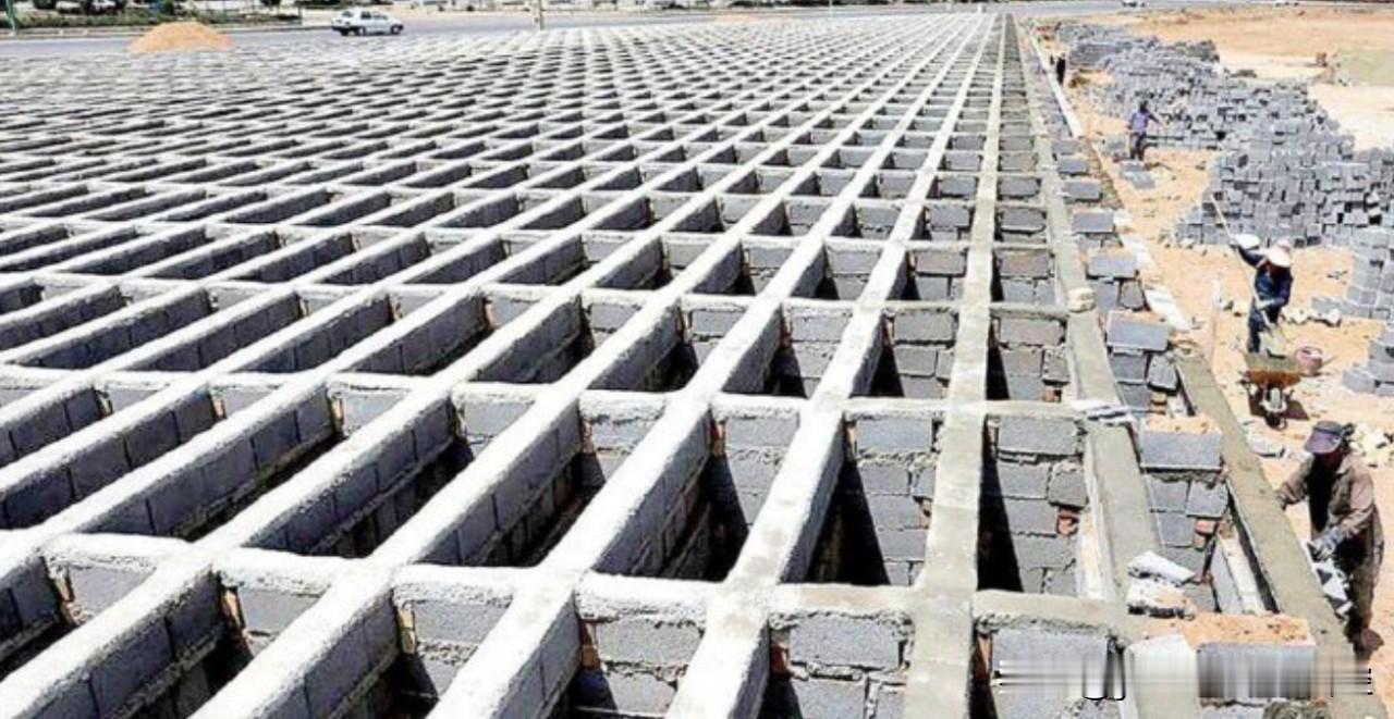 《中东观察家》：据说这是伊朗在德黑兰郊区为美国大兵准备的五千座墓穴，因为这些美国