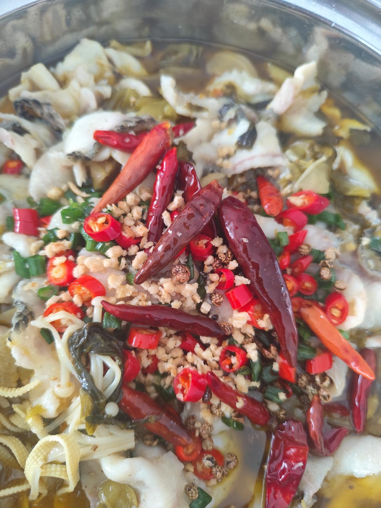 济南臭豆腐店老员工请假两小时老板不同意，被辞退还没有赔偿。
第一感觉就是老板指定