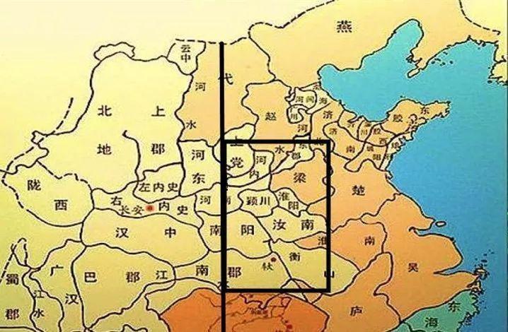 汉朝猛将灌夫带领十余骑突入敌营斩杀数十人，成功全身撤退，令全军肃然起敬！
公元前