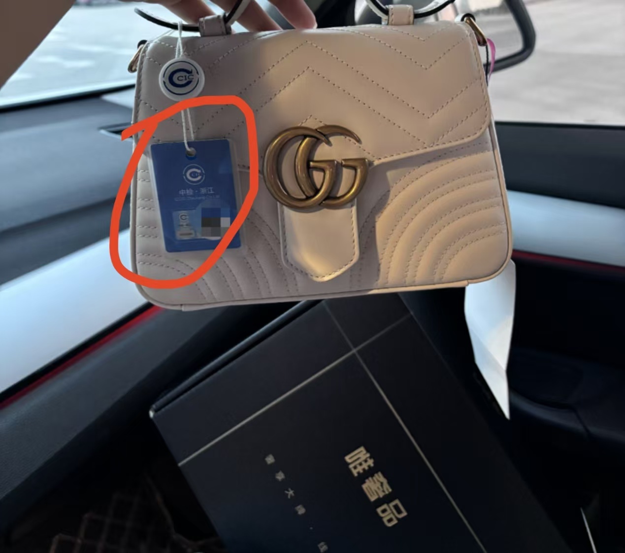 速度太快了，中检宣布对唯品会仓库所有奢侈品全检再发货这个事，已经开始了。以后买奢