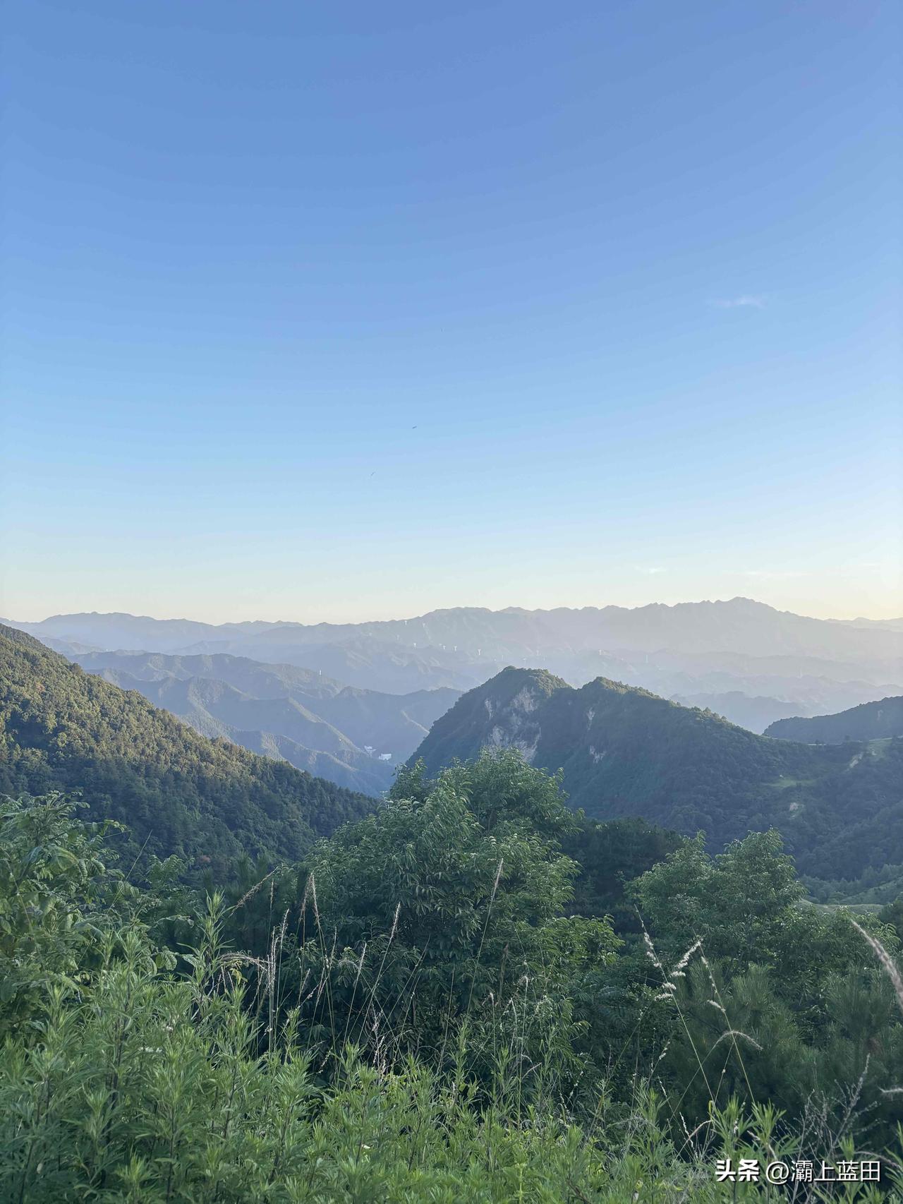 蓝关古道随拍，望着远处的秦岭，有一览众山小的感觉