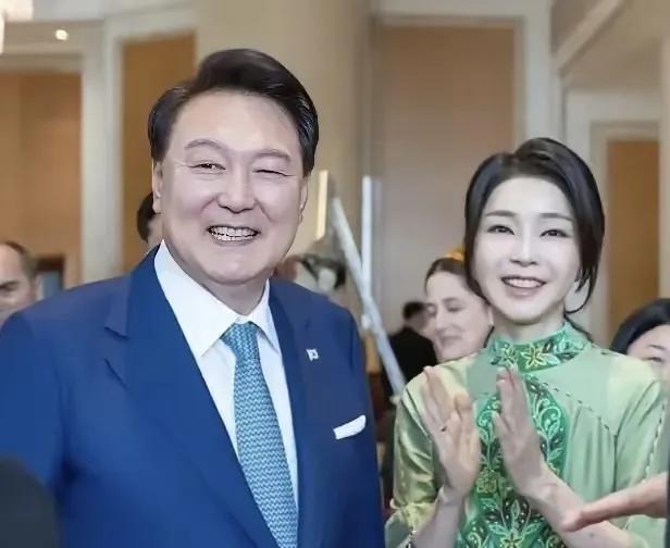 韩国军队出工不出力，很明显，韩军的军头们也不看好尹卡卡。

尹锡悦的办公室室长和