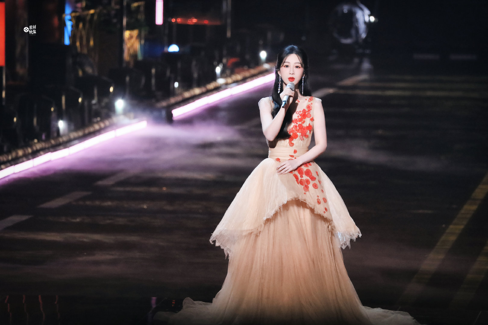  💜#杨紫国色芳华#  长久的相伴难寻短暂的快乐也弥足珍贵cr：​​​