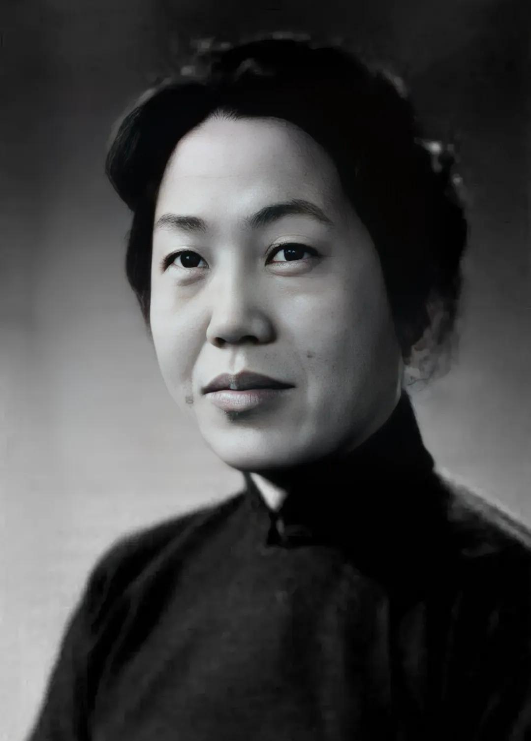 还记得她吗？曲云，母亲专业户，著名表演艺术家。
最早认识她，是在电影《苦菜花》中