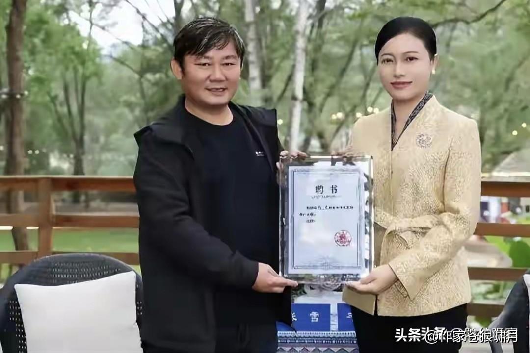 张雪被当地聘为“文旅大使”！击破网传他“移民跑路，资产转移海外流言！

网友叙述