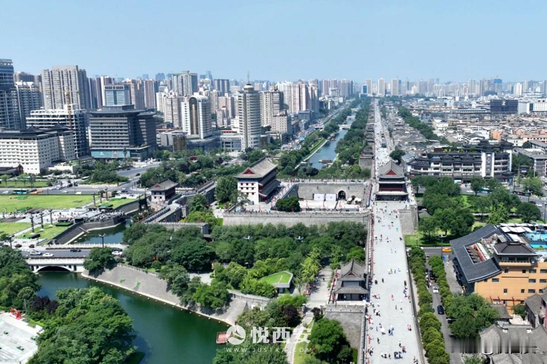 今年上半年，西安居民人均可支配收入22920元，同比名义增长5.5%，扣除价格因