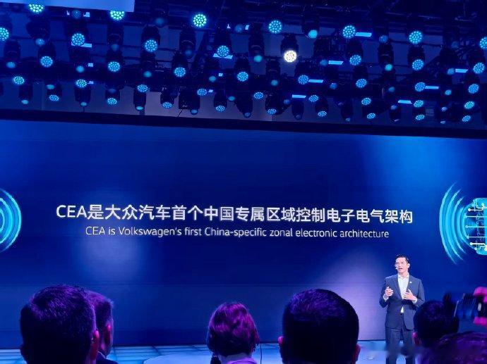 今年，大众中国推出了13款新能源车型，并发布了中国专属区域控制器电子电气架构，C