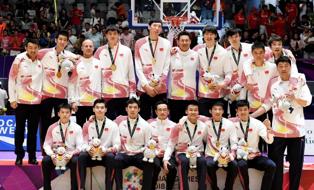 现在想想，男篮上一次登顶是2018雅加达亚运会了…… 