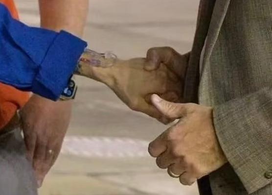 降维打击，别人用了9个月，咱们用了9天。 滞留在太空的女宇航员威廉姆斯，回到地球