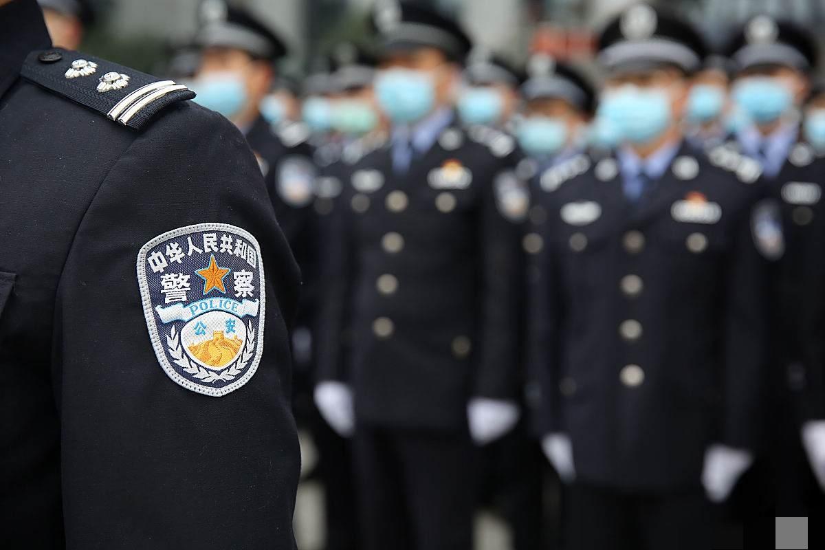 持刀刺警！内蒙古自治区土默特左旗，男子作为家属代表，被派出所传唤接受调查。结束后