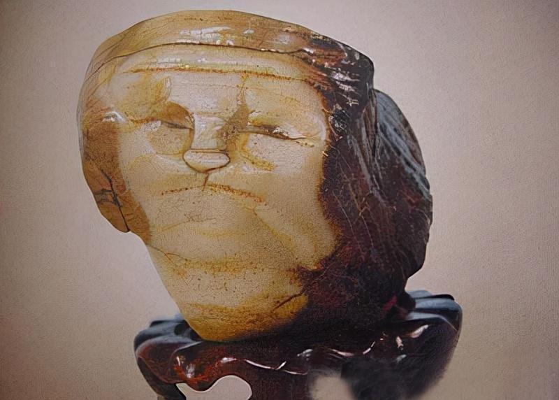 1997年，宁夏男子去内蒙出差时，花150元买下了一块石头，4年后，专家鉴定后竟