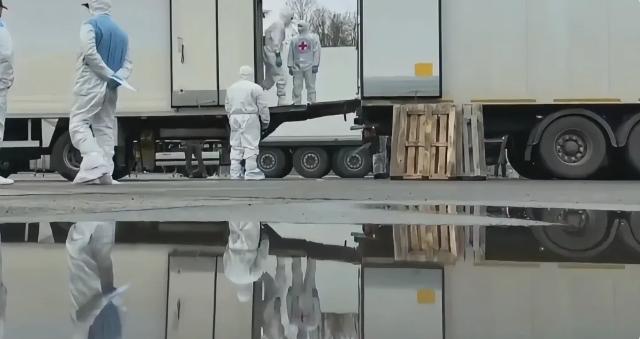 俄乌冲突持续至今，双方军队的真实伤亡人数一直是个迷，而据双方近一年来阵亡军人遗体