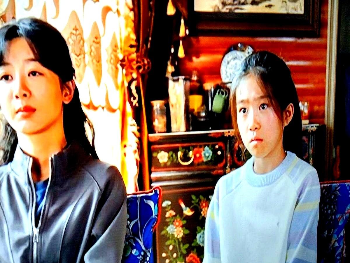 上一部剧还是叔叔，下一部直接当爹了，这换谁不迷糊？

说的就是演员张哲华。他在《