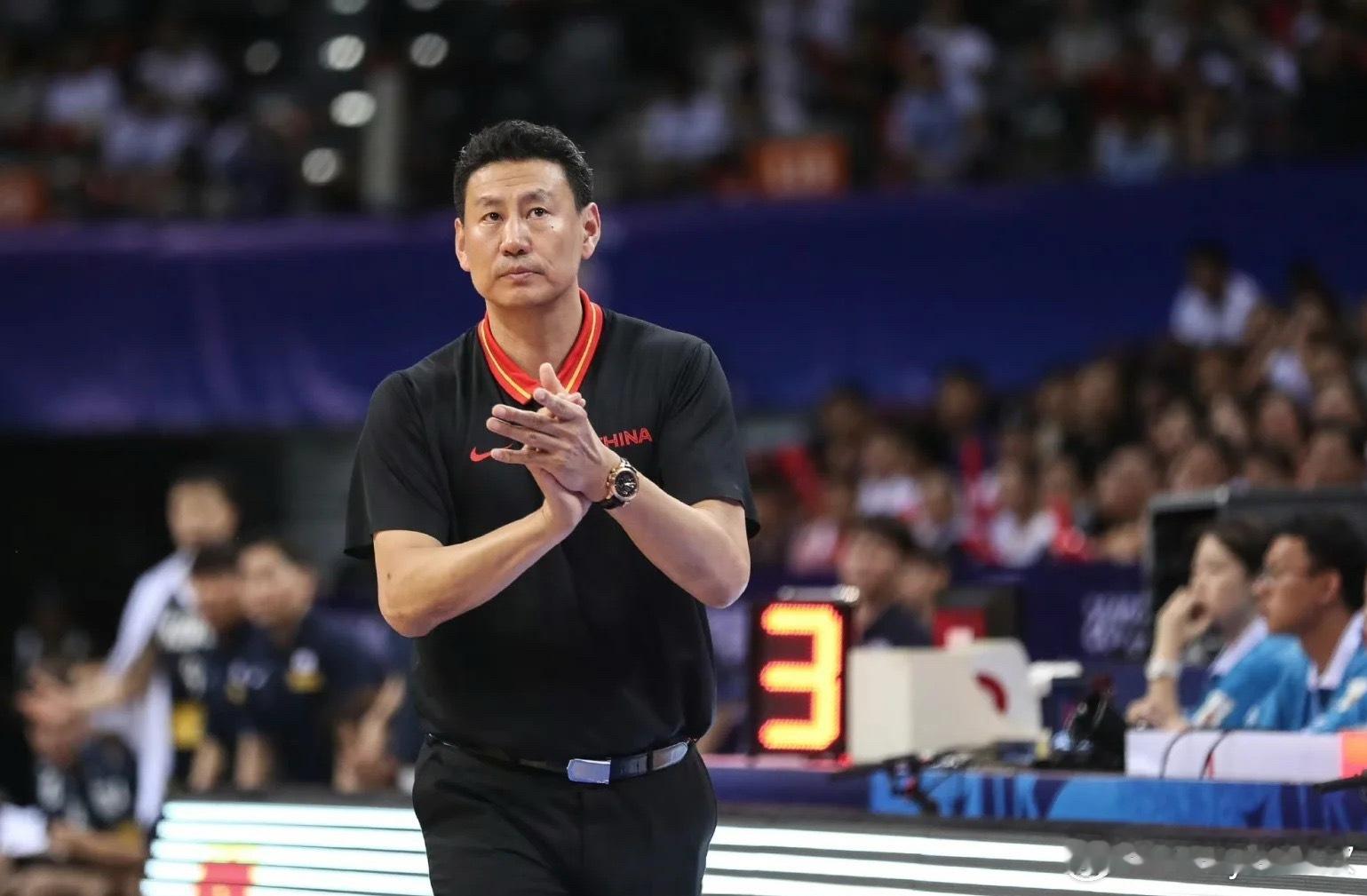 李楠明日结束三年禁赛期，将作为技术顾问现场助攻许利民。cba