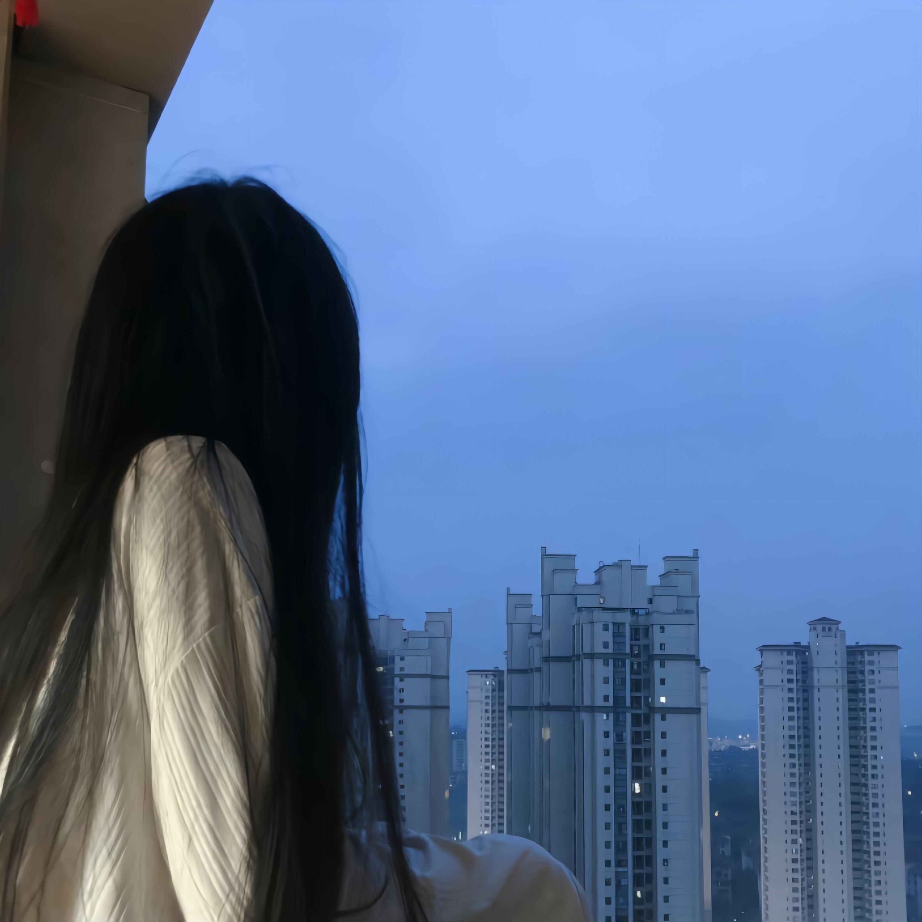 Pluie-灰色雨女头女生头像｜小众女头｜头像分享｜氛围感女头｜ 