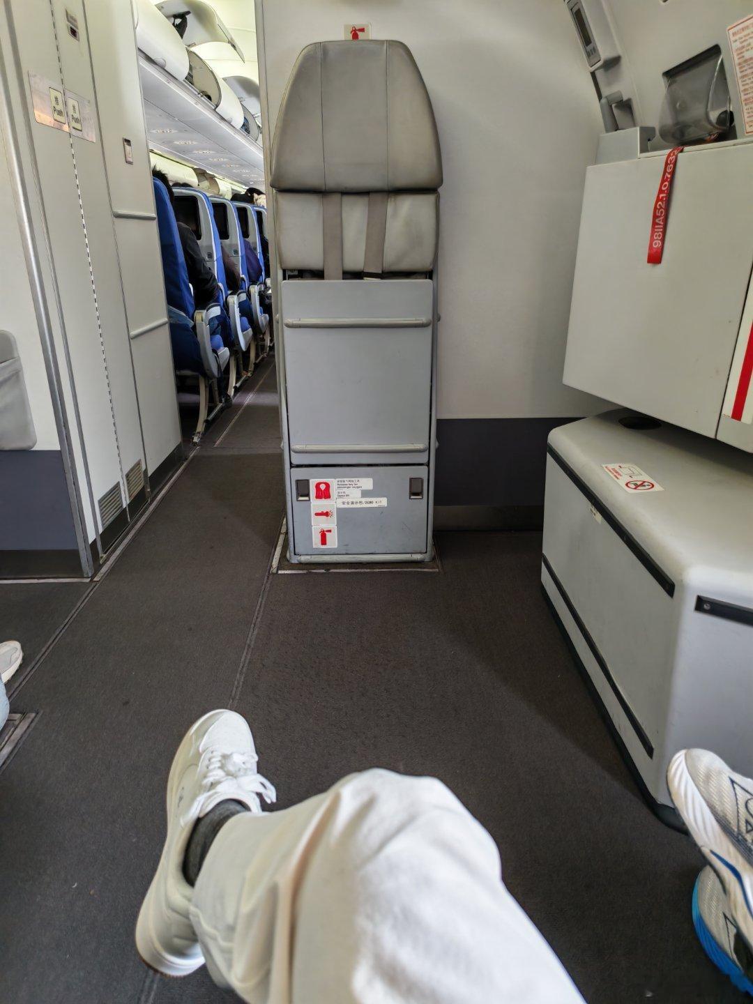 周五北京预报会下小雪❄️，要不是赶着回去搬砖，高低得等下雪。出差狗年底太忙了，心