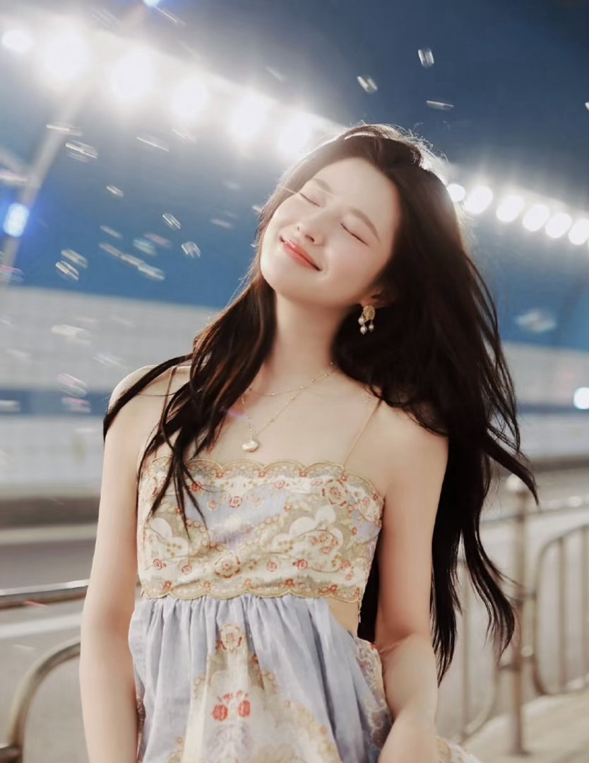 徐若晗桃花坞第一大漏勺五十公里桃花坞 徐若晗直播确实没管住嘴，狼人杀那段还没讲完