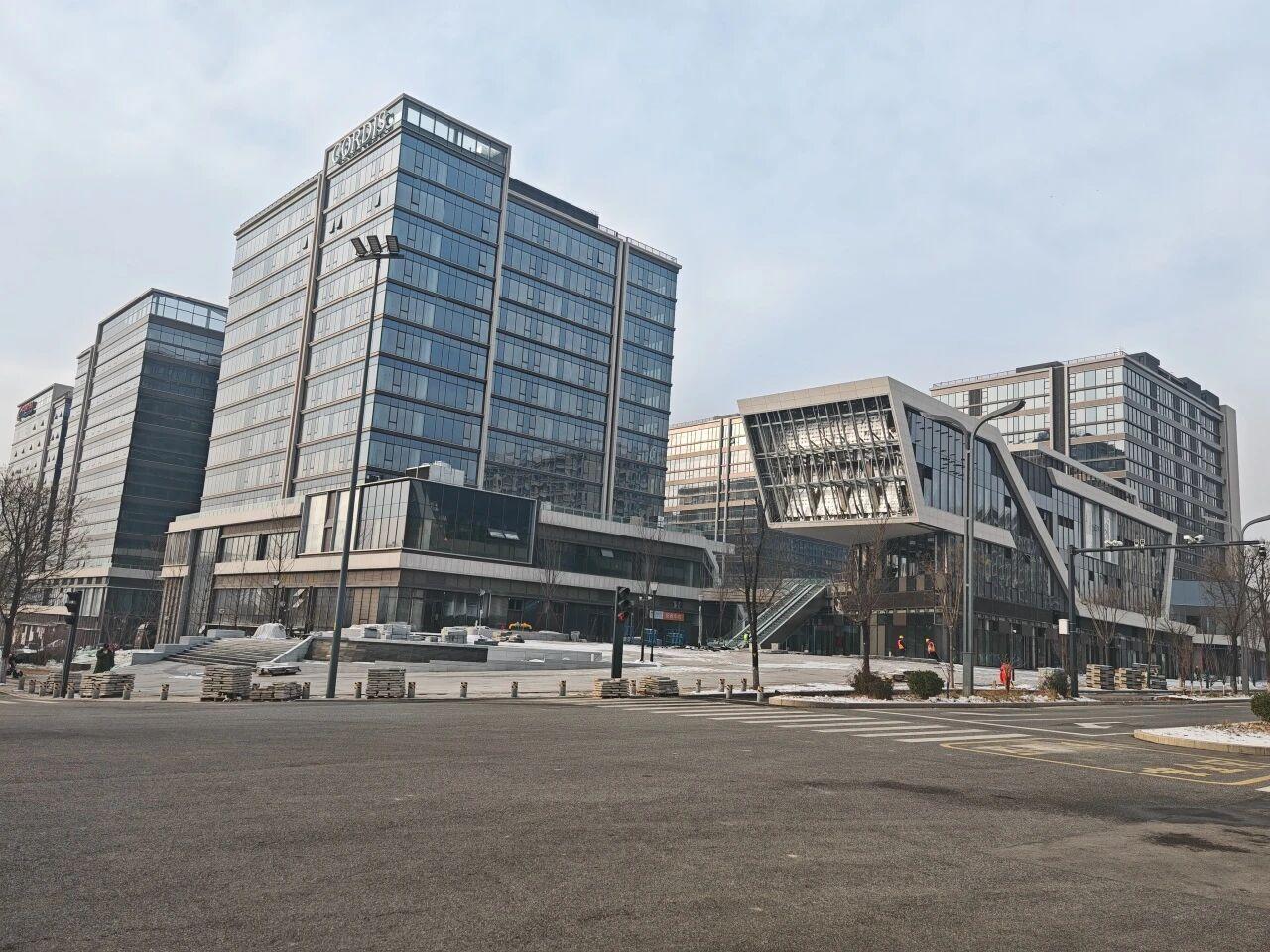 “开局即冲刺”！总投资14.6亿元，西安东航空港总部保障基地（商服）项目进度条刷