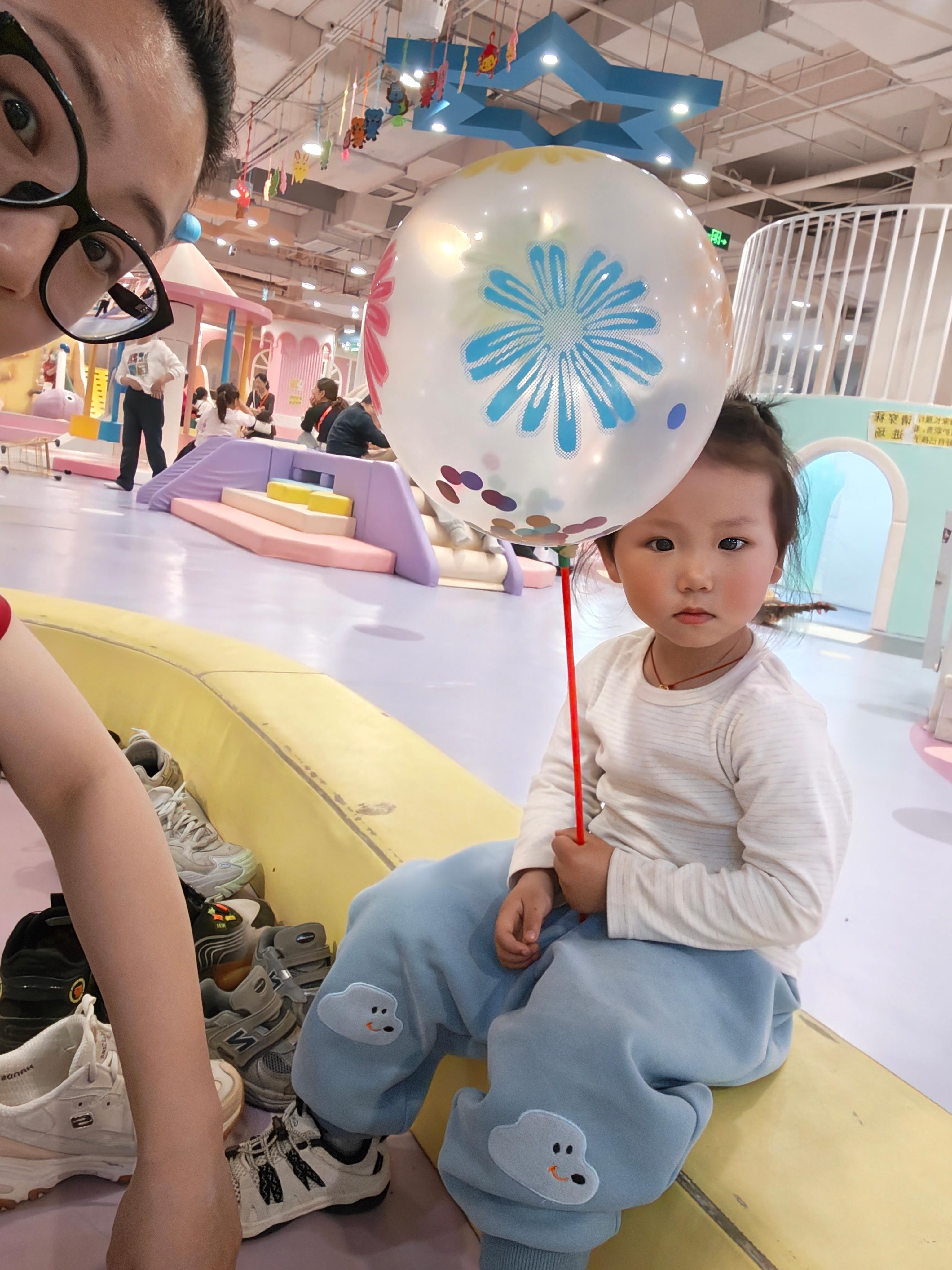 体验带小朋友玩的一天以前只看到了她的可爱但不知道的是，，，小孩真难带啊！小孩真废