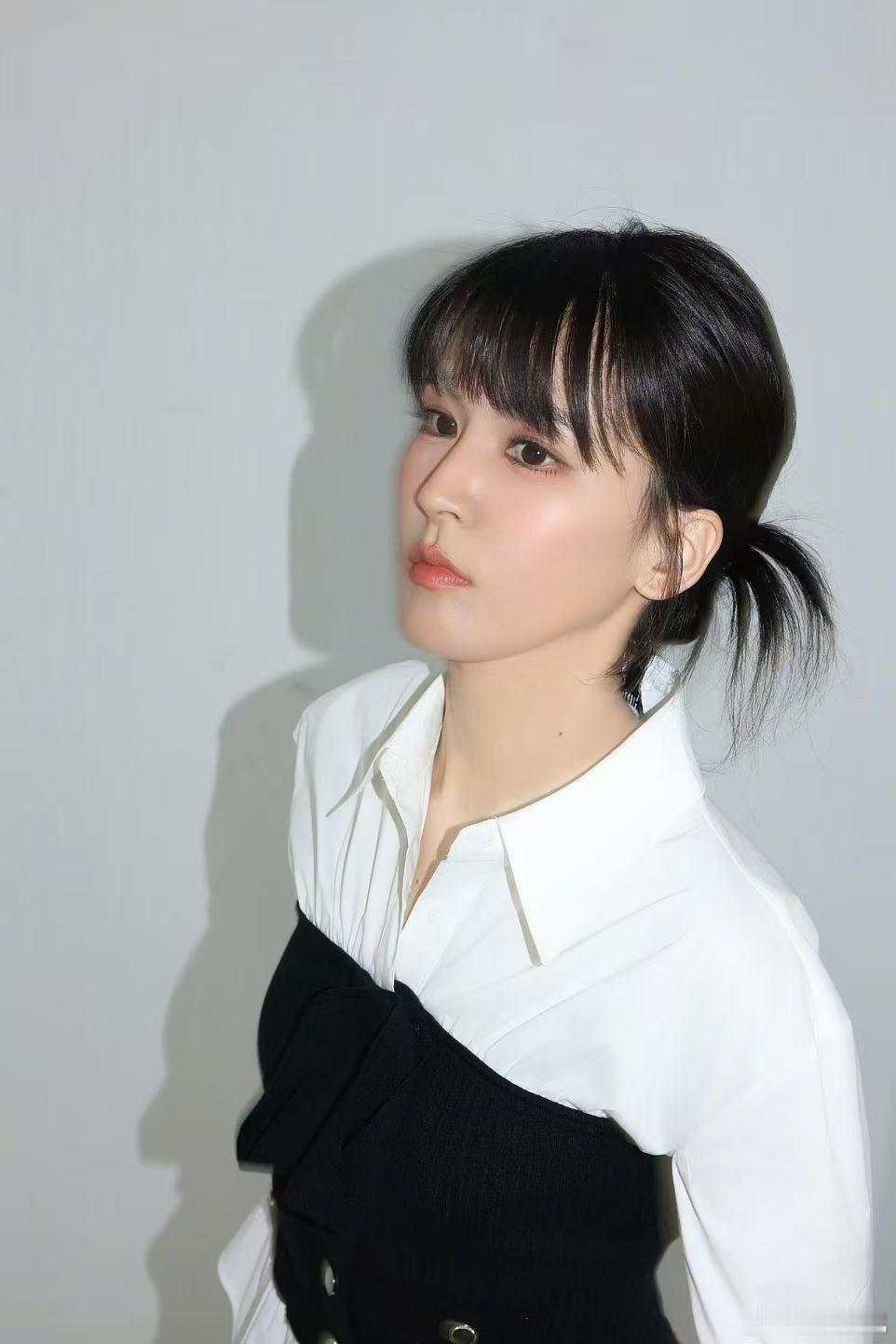 曾沛慈这个妆造萌哭了乘风2026舞台氛围感拿捏到位，曾沛慈萌感十足，每一帧都格外