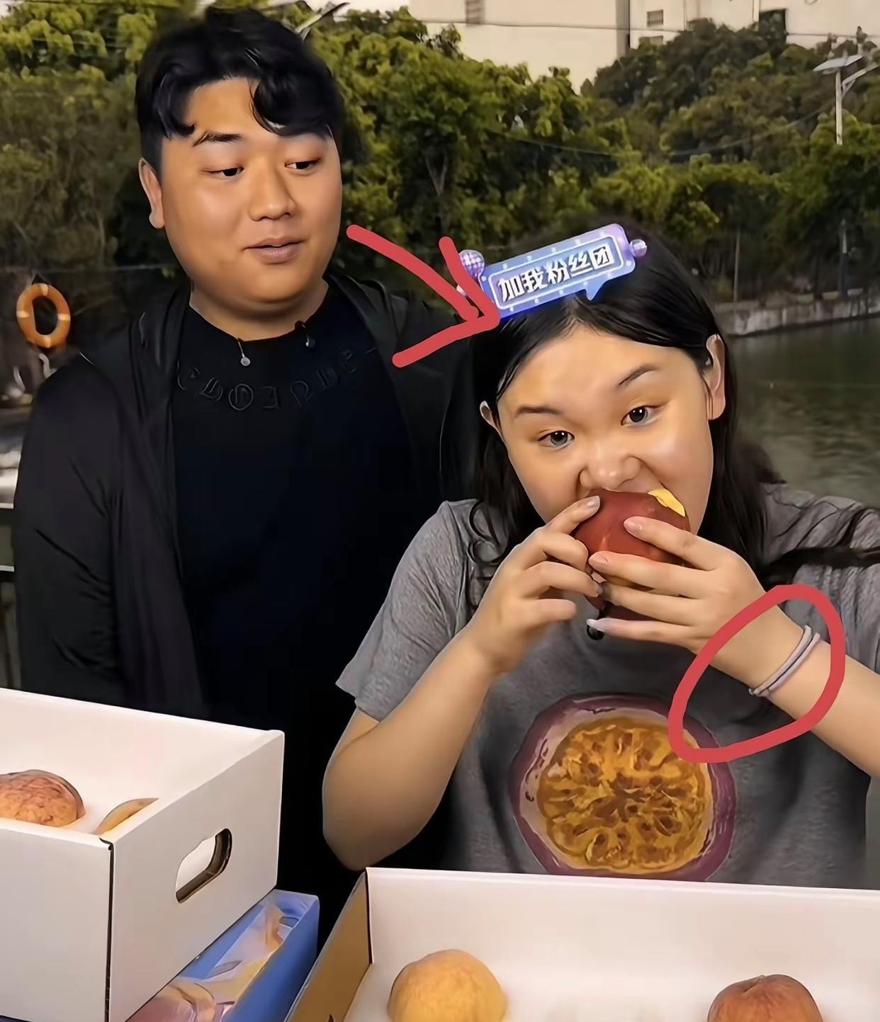 大家留意到没有？张家齐跟着全红婵哥哥做助农直播的时候，全程素面朝天，没有化妆，身