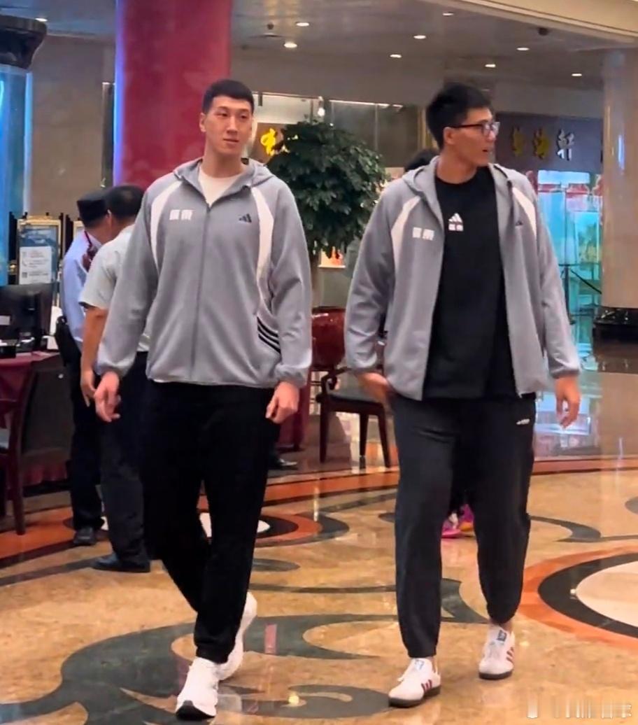 看CBA球员的穿搭，广东又到了乱穿衣服的季节[笑cry] ​​​