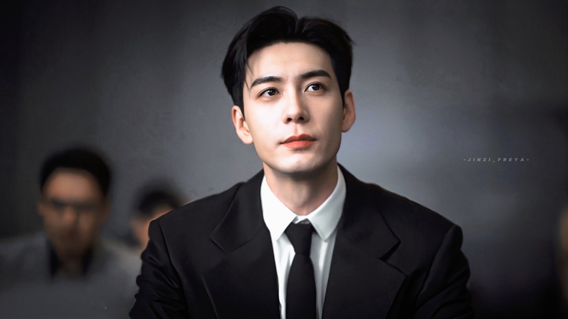 好喜欢陈星旭这种五官立体又深邃的长相，特别耐看，演霸总成熟精英男再合适不过了！?