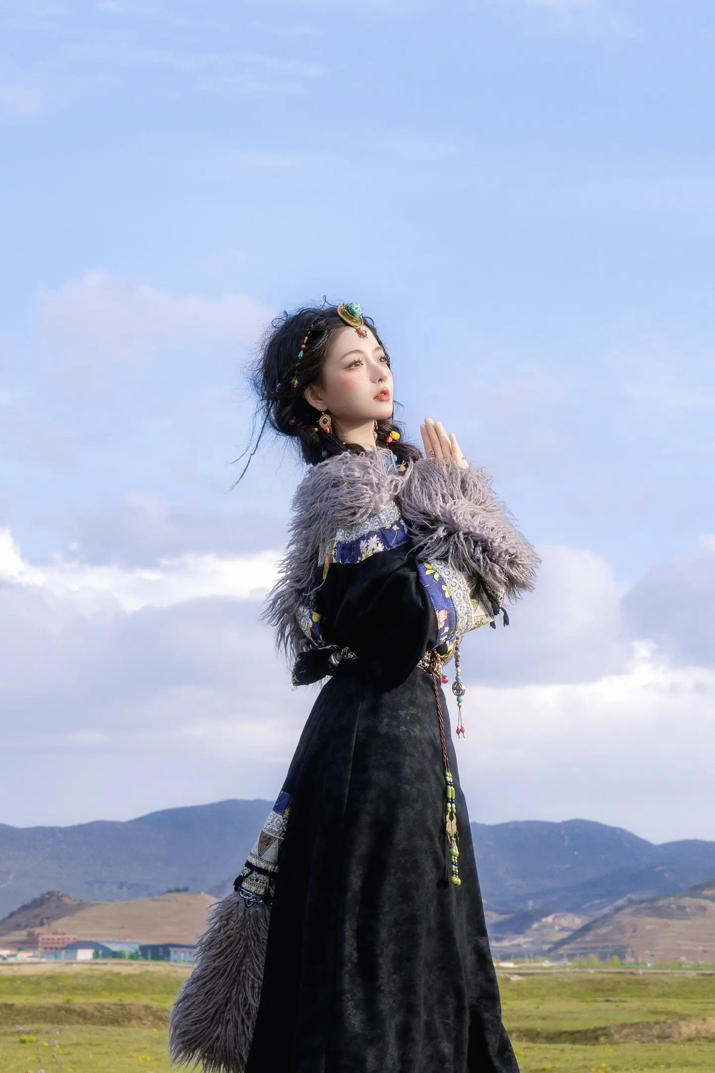 “那远山呼唤我”去香格里拉吧，拍一组有氛围的藏服写真 哪个女孩子看了不心动啊～