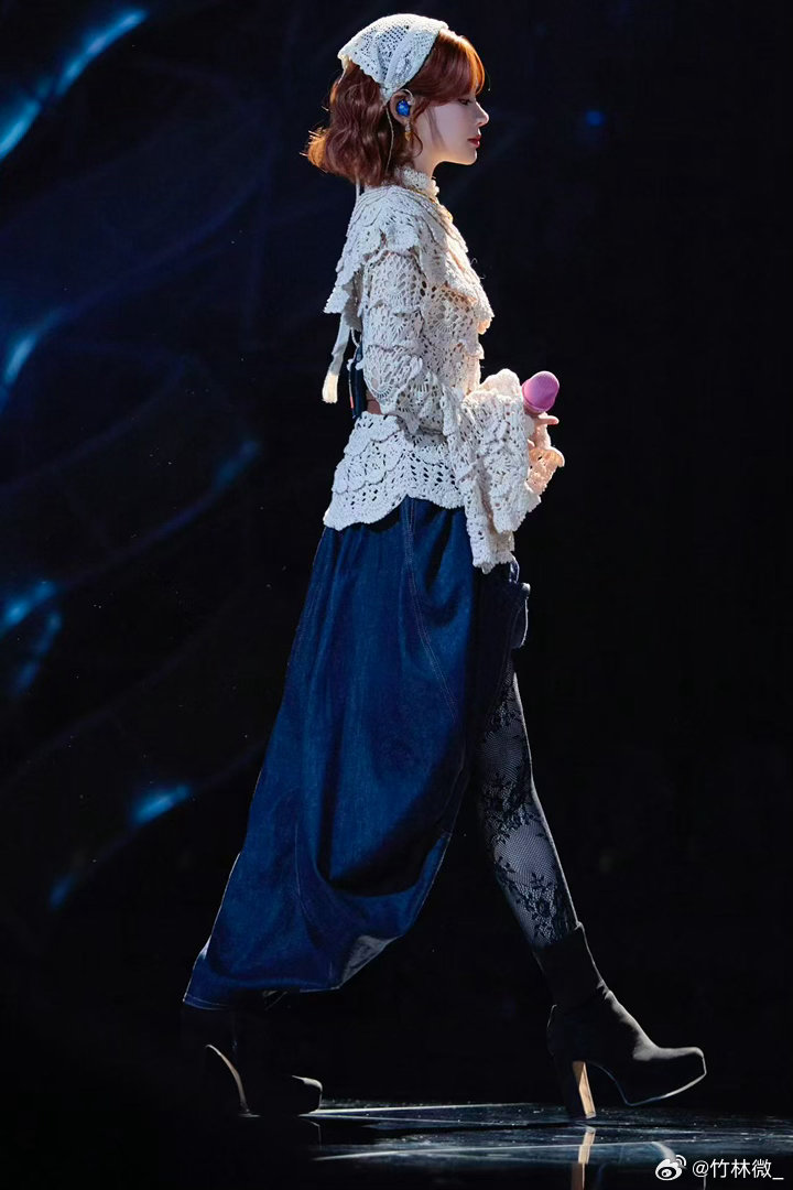 白日提灯ost阵容黄霄雲唱《万灵之上》也太适配了，嗓音空灵有故事感，坐等音源上线