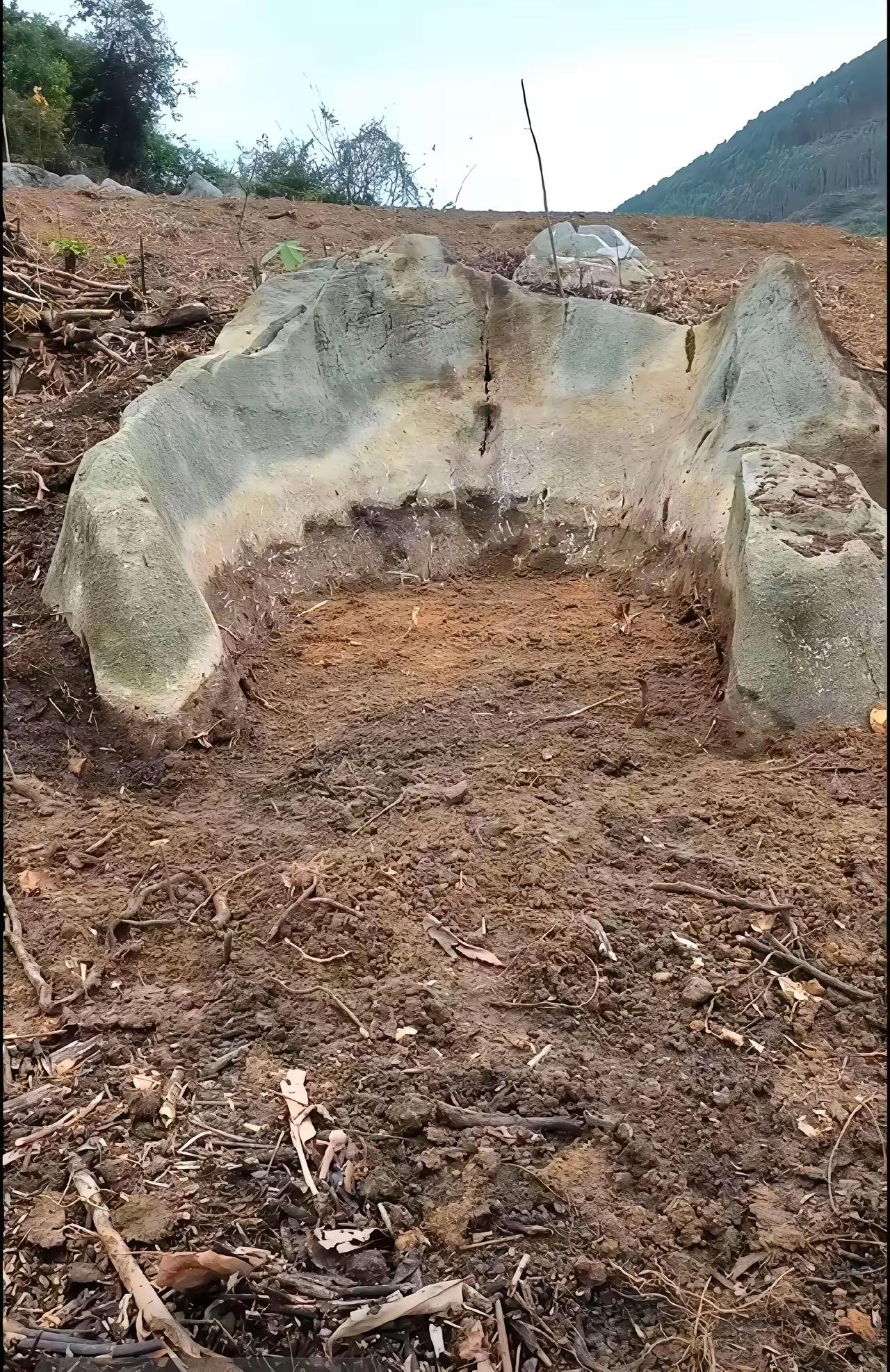 自家地里挖出来的，感觉造型很独特，这算不算是风水宝地呀？[what]