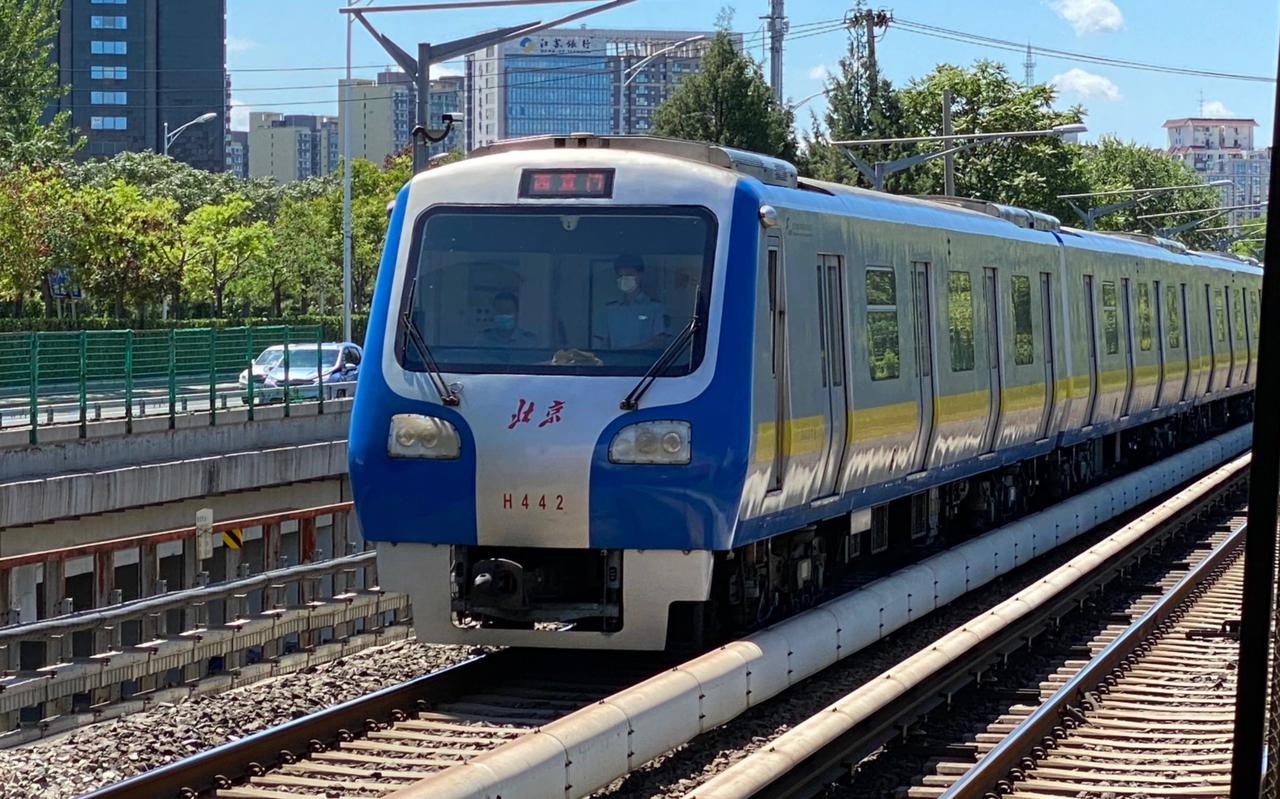 北京限购松绑后，五环外房地产市场回暖了吗？
可以说目的达到了，4月30日，北京1