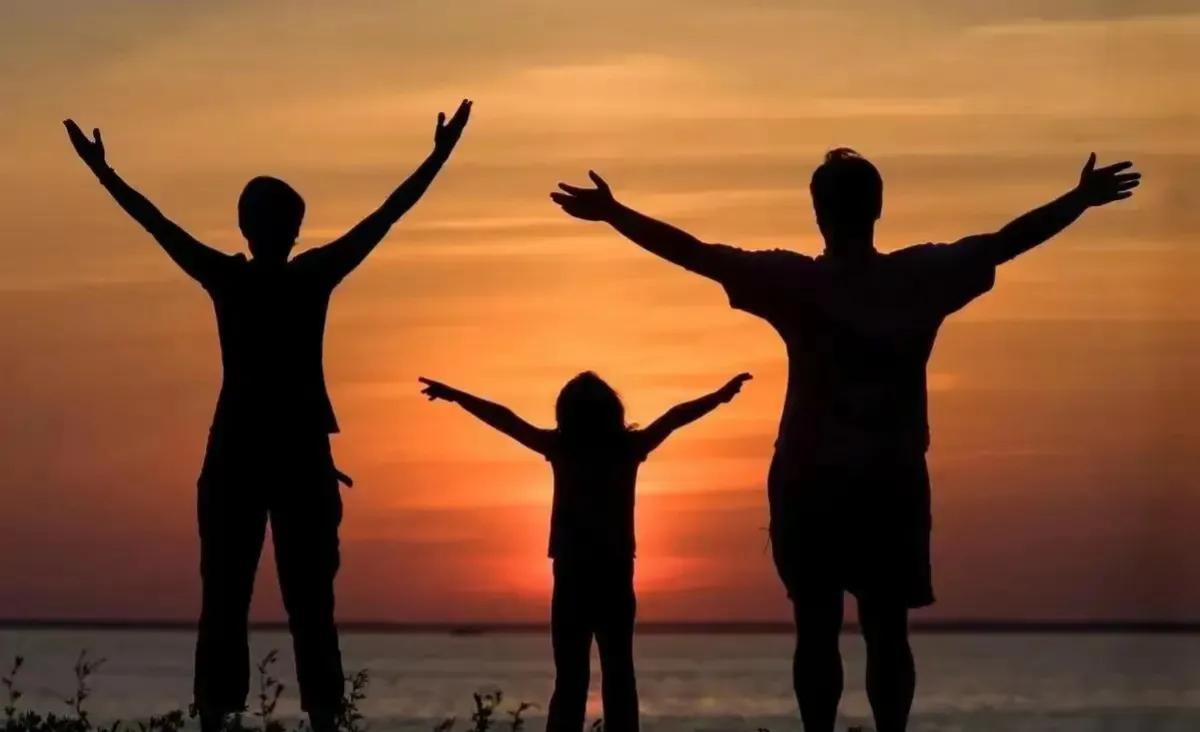 辽宁大连，男子离婚后，儿子原来跟自己生活，后来又与前妻生活。男子患病，但儿子不来