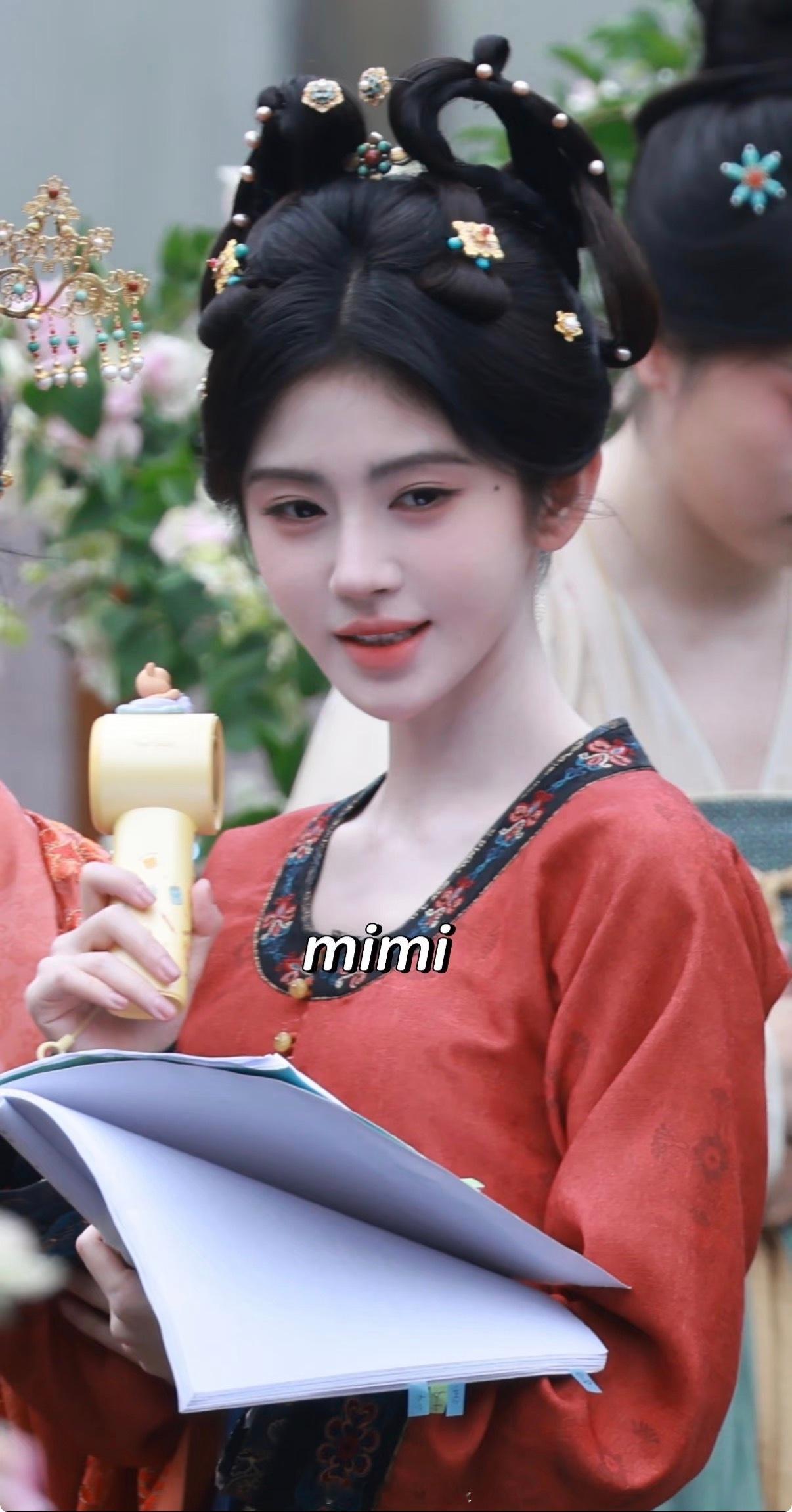 鞠婧祎万花世界唐风造型鞠婧祎万花世界唐风宫女路透 好漂亮的小宫女～