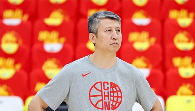 中国男篮何时才又能听见砰砰的扣篮声，刷刷的空心入网声？足篮排三大球，目前来看中国