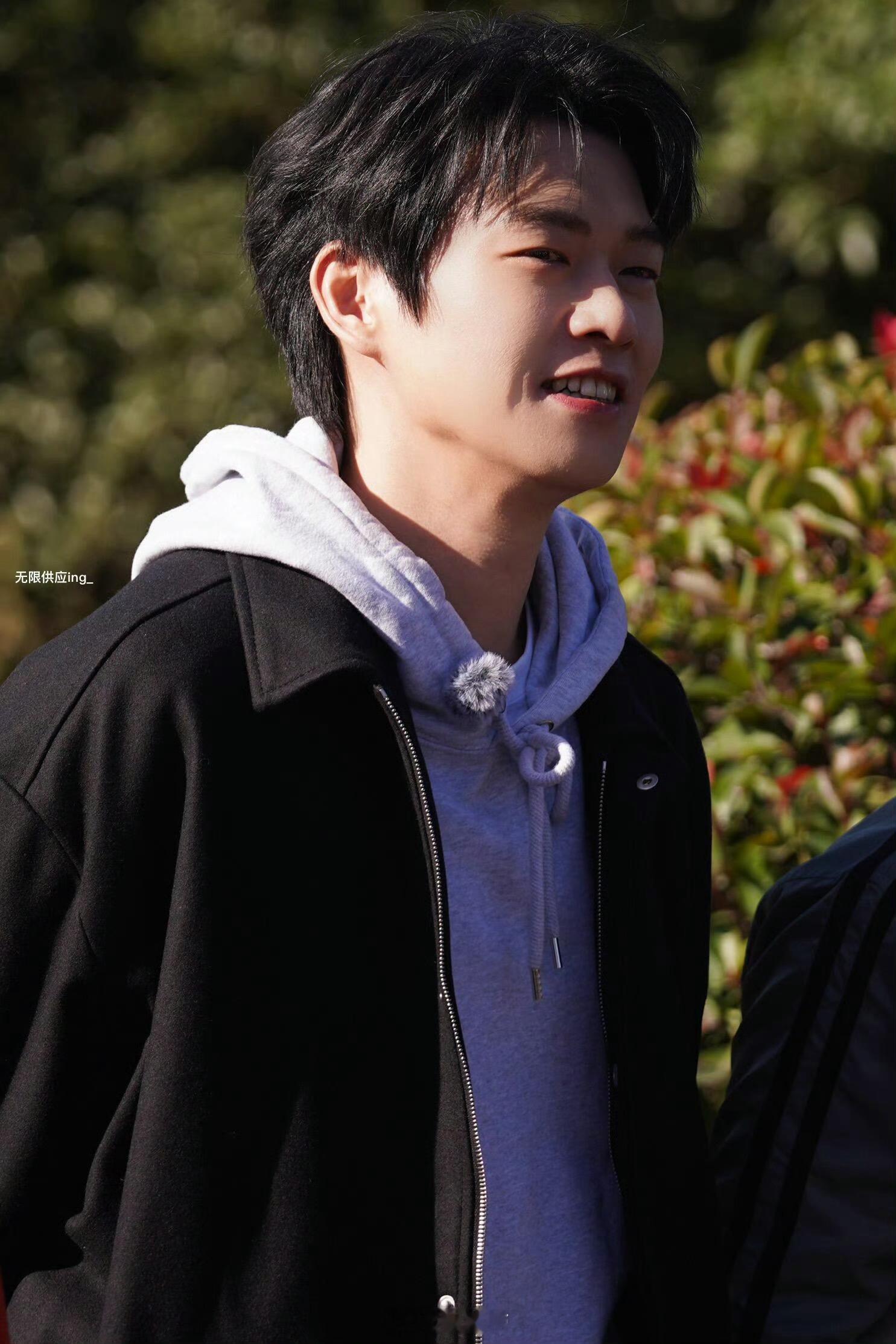 魏大勋 这是不是正经节目 魏大勋一句灵魂拷问笑疯全场！“这到底是不是正经节目”配