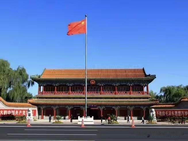 中海和南海，北部隔道是北海公园。新华门不远处是赢台桥。
八十年代初曾对外开放参观