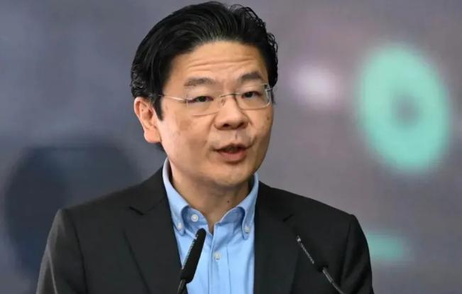 新加坡近期对华态度急转直下。从总理黄循财在钓鱼岛问题上脱口而出 “尖阁诸岛” 的
