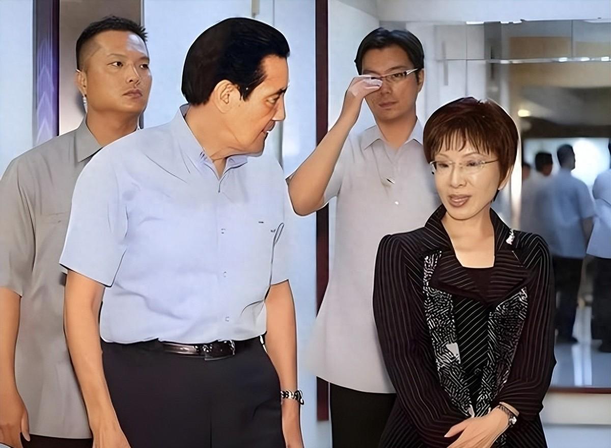 黄征辉曾提出，大陆若能接受两项前提，台湾地区便存在走向和平统一的可能：统一后共同