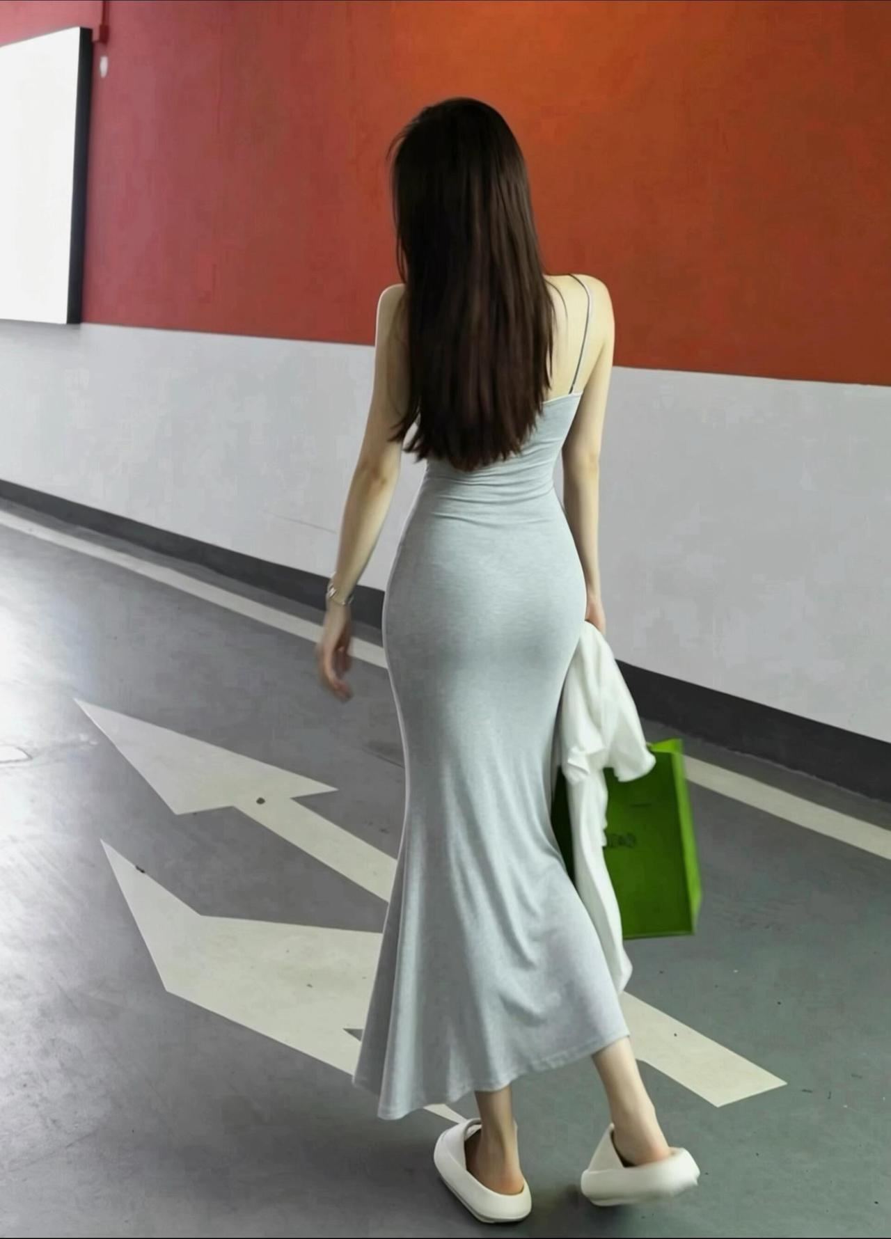 儿女要是生了病，
父母为他拼了命。
父母要是生了病，

儿女能出钱的出钱，
能出