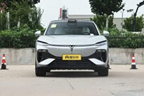 25万级纯电SUV，兼顾家用与个人驾驶乐趣，试驾岚图追光S