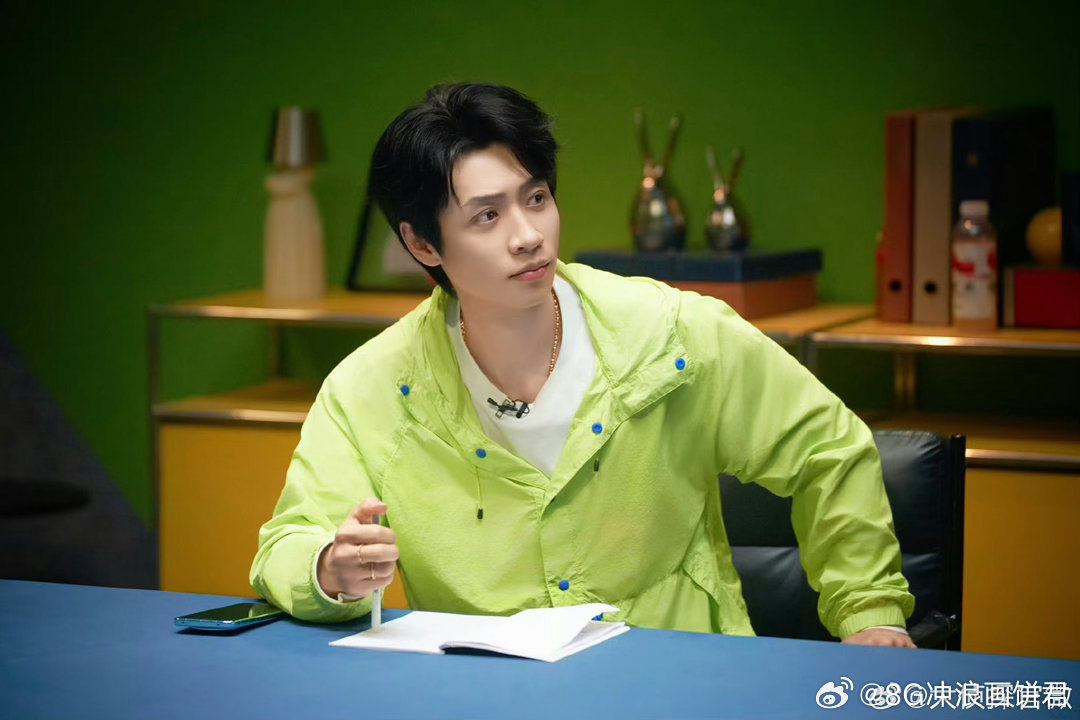 魏晨是懂花小钱办大事的大侦探惊变七日 救命！魏晨饰演的魏制片也太会了，省钱小达人