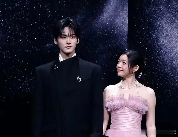 陈妍希体面人 这个男生可以选择不走啊 走了还甩脸 