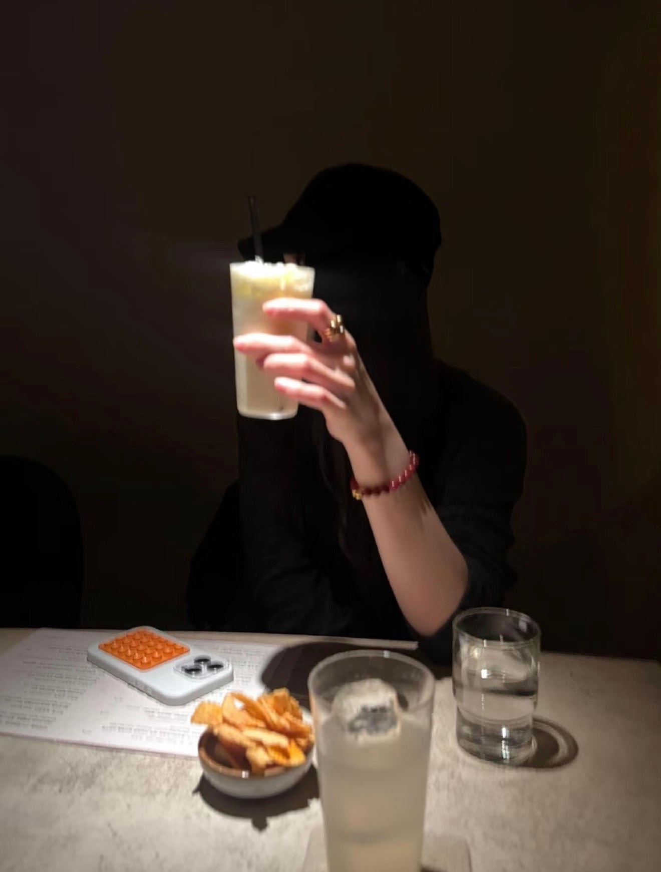 如果明事理的日子并没有多好过，那以后的日子可以过得自私点，不用总考虑教养，更不用
