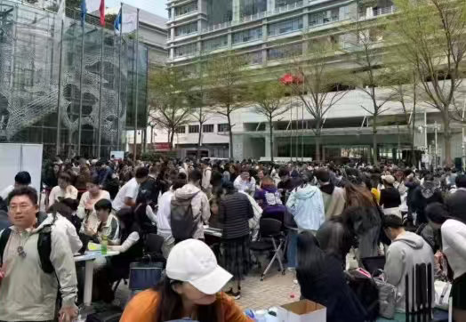 老外在中国已经用上龙虾社交了 如今，一个人也可以拥有一个团队，当别人还在问AI能