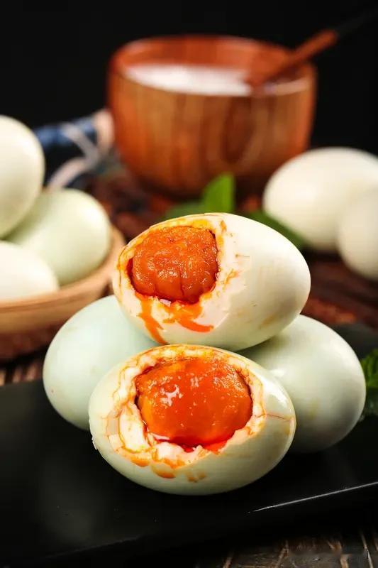 继宣传大字带小子后
商家又出新操作
近日，河南一男子网购咸鸭蛋
商家标明3.6元