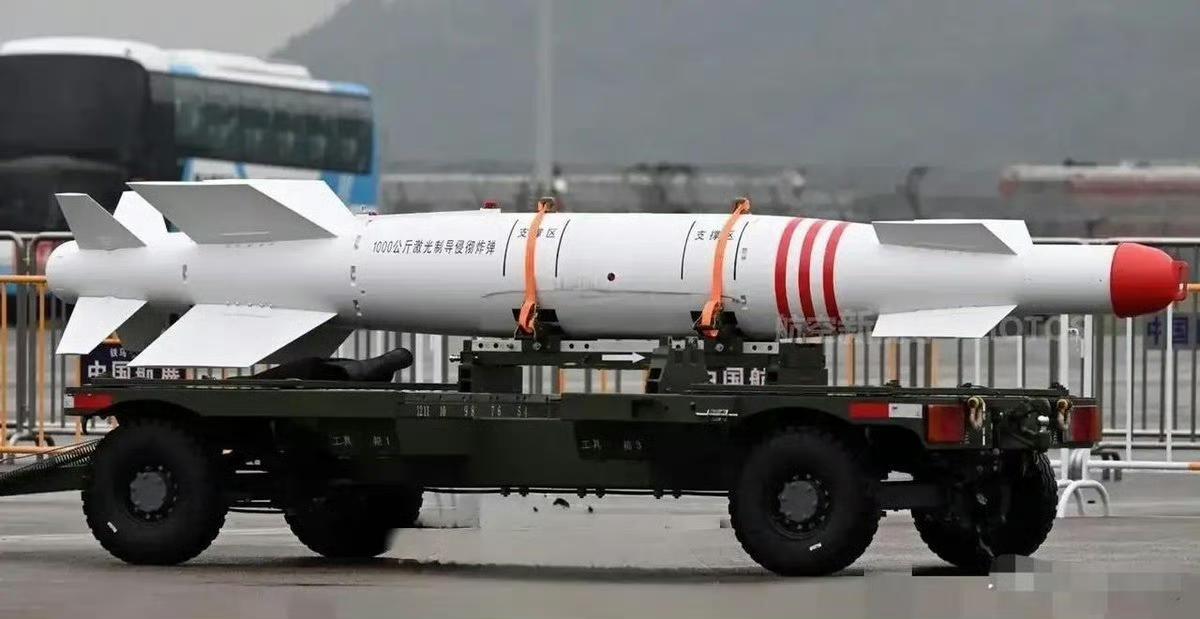 兔子的一千公斤级制导侵彻炸弹，可穿透6米混凝土或30米土层，是加固机堡、地下指挥