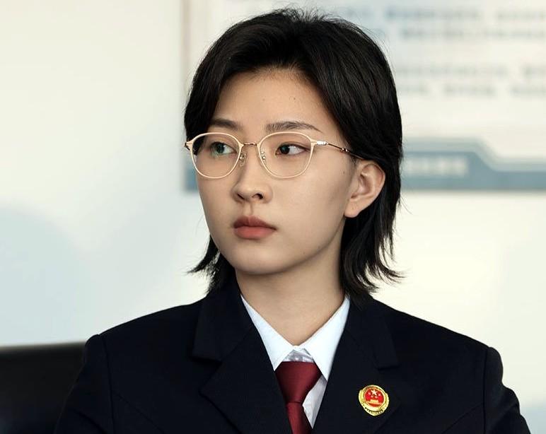 《以法之名》：有点担心白子妍最后会被拖下水！

白子妍是海东省人民检察院第一检察