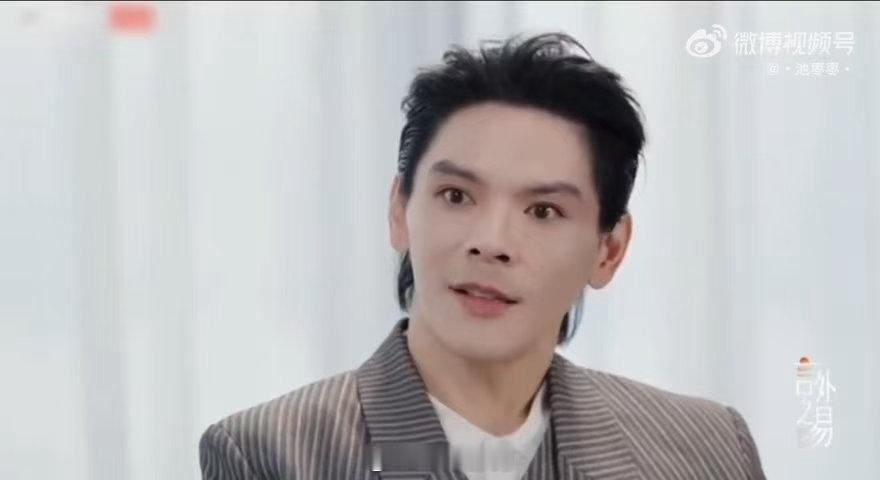 向佐 不是父亲是父母亲 家庭关系里能够看到父母亲而不是父亲这个视角本身就意味着对