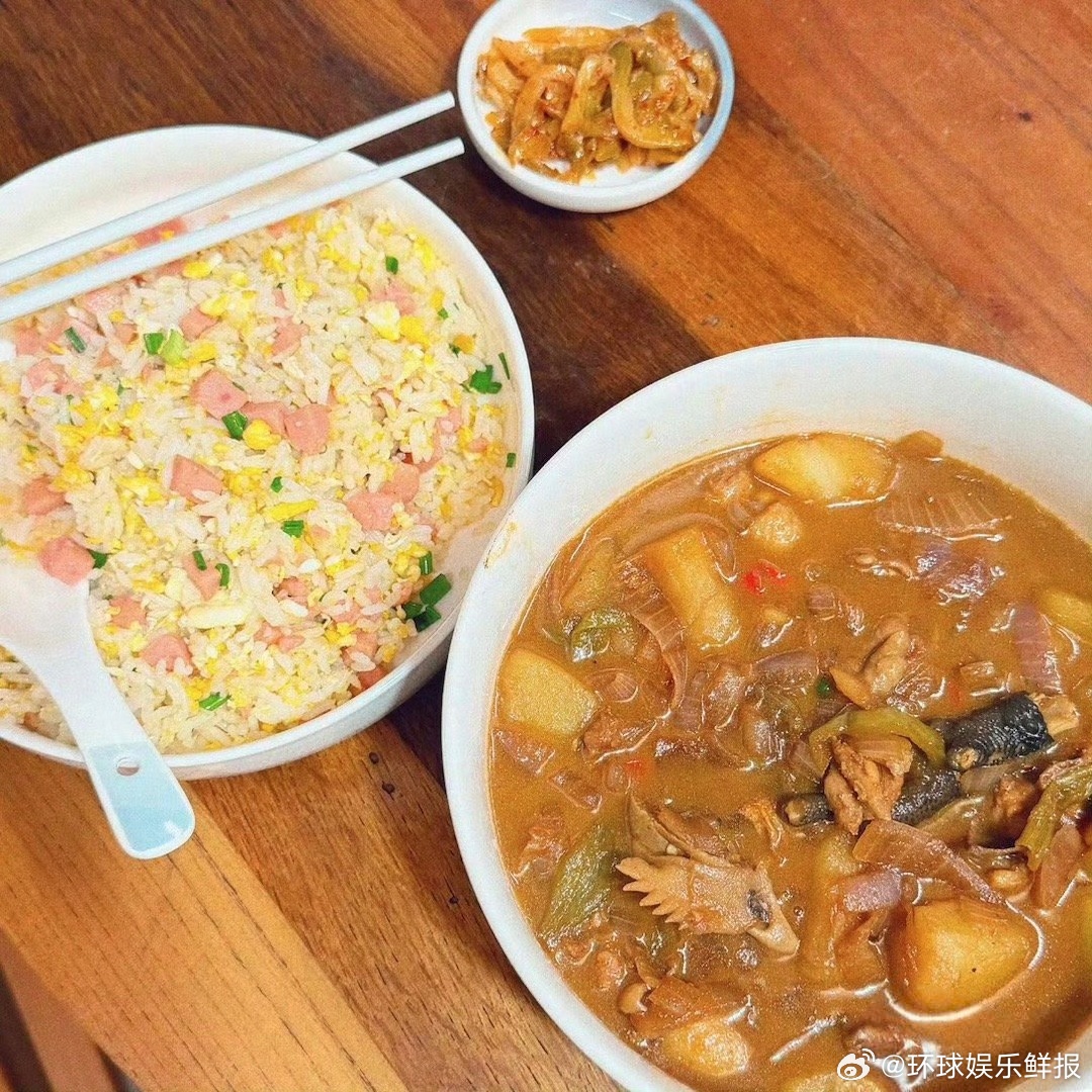 谁懂！白鹿镜头里认真做饭的王鹤棣，氛围感直接拉满✨白鹿直拍视角下王鹤棣刀工王鹤棣