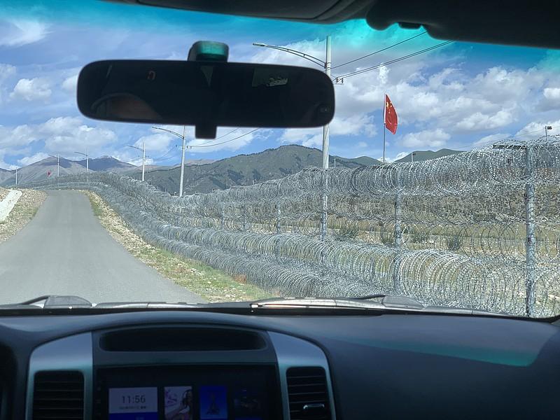 爱国主义打卡地怎能让唯利是图者践踏！
先辈抛头颅洒热血拼下的山河本就属于全体国人